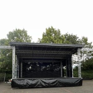 Mobile Trailerbühne 8 x 6 m mit optionalen PA-Wings